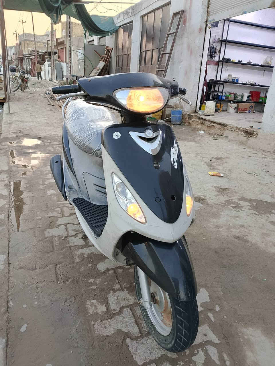 ماكس منغولي للبيع
دراجه شغاله سلف هندر كهربائيات كلها
دراجه ما بيها برغي تجاري ملاح نضيف
السعر 450 و بيها مجال بسيط
الديوانيه ***********
