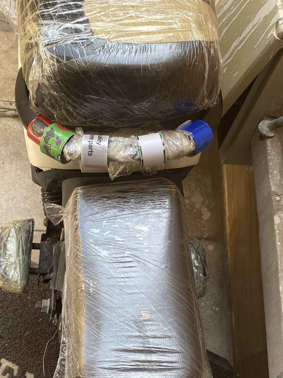 سلام عليكم دراجه شحن للبيع بطاريات جدد ونلي السعر 150 وبيها مجال للشراي المكان بغداد حي الجهاد ***********النقص فقط منفذ شحن الدراجه وجوزه التشغيل بس تشتغل بصمه
