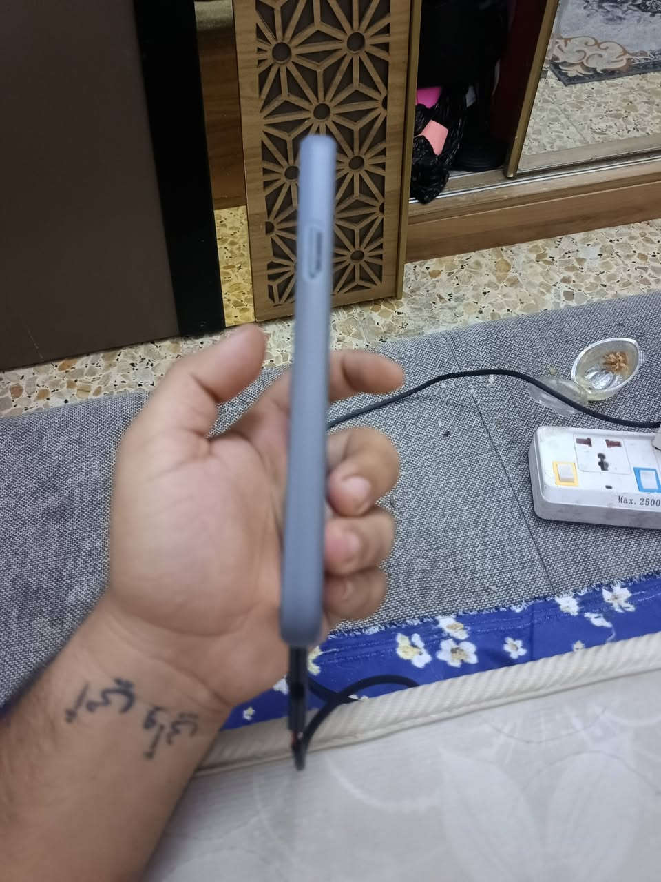 11 برو ماكس مستبدل شاشه اصليه 
بطاريه 72 
فيس ايدي متوقف 
لون نفطي جهاز كلش حلو مرتب 
ومابي اي خلل  السعر 350 
ويا فقط شاحنه مكاني بصره الحيانية
رقم تليفوني *********** واتساب وخط
