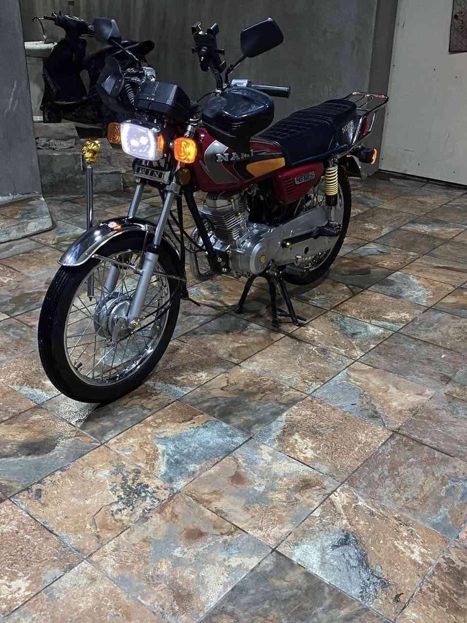 السلام عليكم دراجه ايراني اربعه كير نامه اصلي دراجه كفاله عامه اي نقص مابيه بلاديه وضع شركه ماماشيه ومامفتوح بيها برغي اوراق كامله ومكمركه وجاهزه سعرها ٧٢٥ بيها مجال مكاني بغداد الدوره *********** متوفر اتصال واتساب♥️
