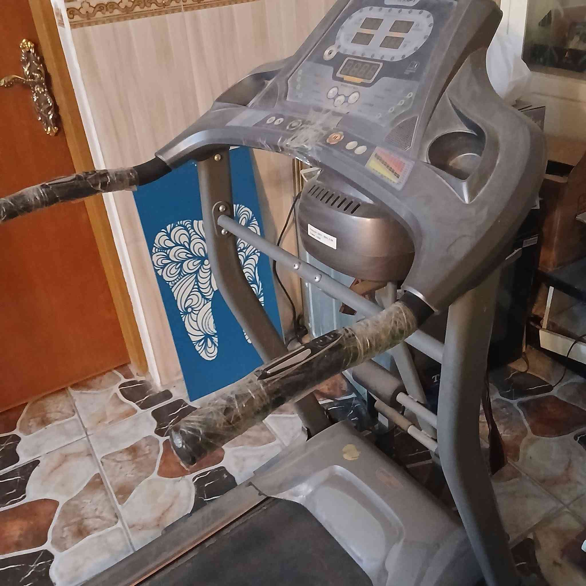 جهازجري يتحمل اوزان ثقيله ٦مراحل مع ماطور رجاج كسر الشحوم واوكس شغال استعمال قليل السعر ٢٠٠الف قفل للاتصال ***********

