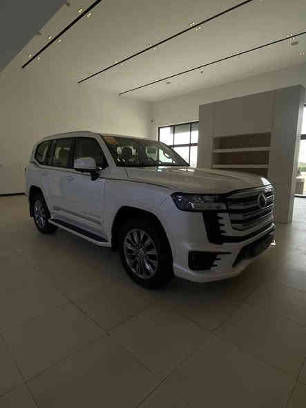 لاندكروزر gxr للبيع 
زيرو ٢٥ مماشيه 
واحد على واحد  
وكالة البر وكيل تويوتا المعتمد 

للاستفسار والاتصال على الرقم التالي 
***********
