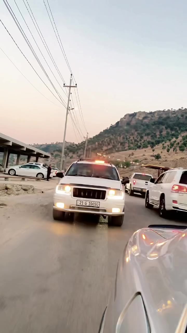 گراند جیرۆکی  مۆدێل 2004     8پەستۆن.دەبل ئەکسل     گێرو مەکینەو ئەکسل بەشەرت.   سێ چوار پارەچە بۆیاخی هایە   ئەگینا هەمو گیان بەشەرت.   بەناوی خۆمانە. مالی دۆستە.   ژمارە  موبایل.  (***********).   (***********)  نرخ (٨٠ ) مەجال
