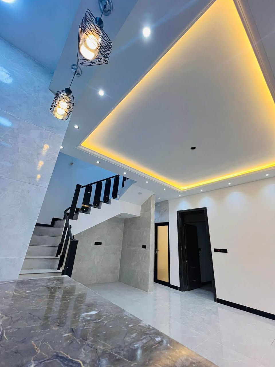 السلام عليكم

🏠#دار_للبيع   100متر واجهيه 6،25متر نزال 16متر

  طابقين   بناء حديث وتصميم متكامل ✨️

يحتوي البيت. ع[3غرف نوم -استقبال -صحيات عدد 2- صالة- ومطبخ] البيت شغل درجة اولى 

مع الخدمات[ماي-كهرباء-تبليط]✨️

🔴ملاحضه البيت قيد الانشاء يتسلم 🔑

⬅️نوع العقار  طابو زراعي سند 25 اقرار محكمه 

⬅️العنوان #بغداد_الدوره_البوعيثه   

       مجمع السلطان لأول 

🔴للاستفسار  خاص او الاتصال ع  الرقم ***********
