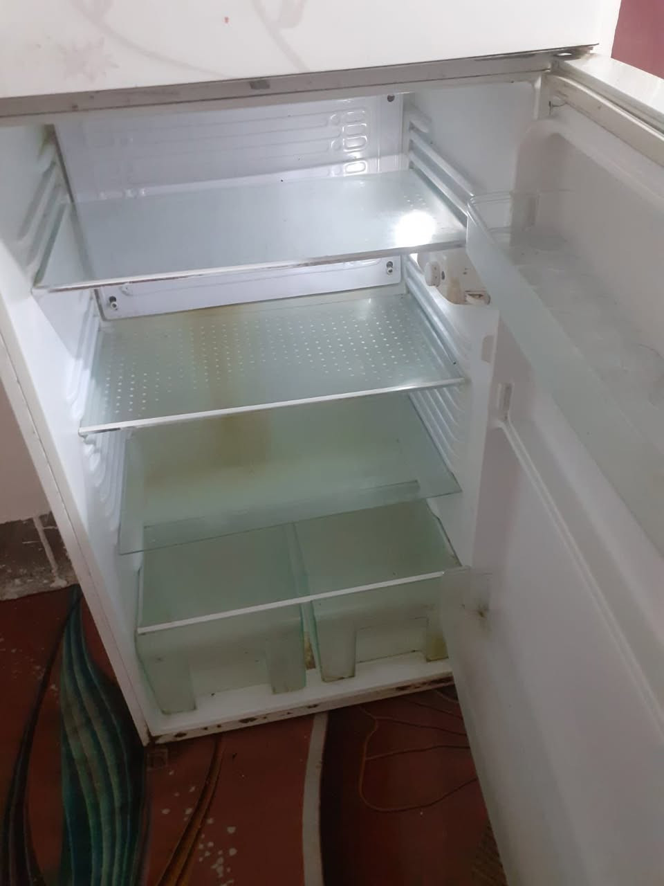 للبيع ثلاجه سعر175حجم كبير كلشي مابيه 
الاتصال ع رقم ‏‪***********‬‏

