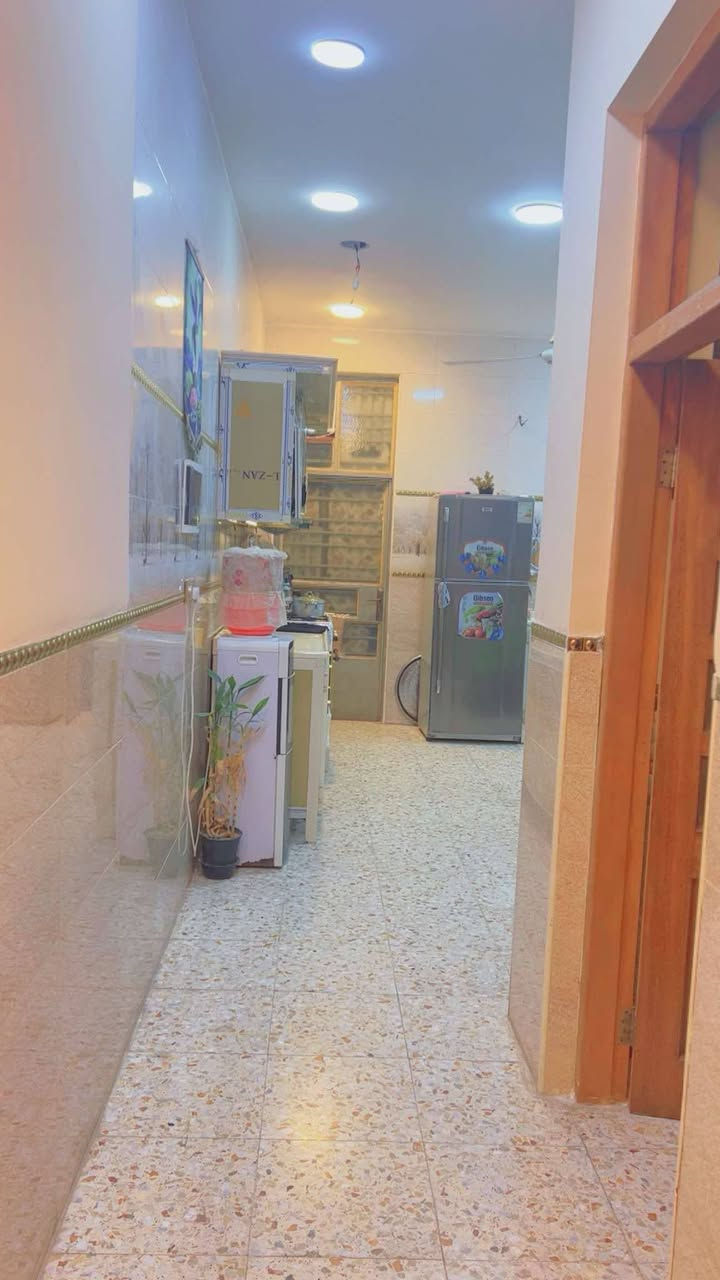 السلام عليكم تعلن شركة الجبوري للعقار والمقاولات العامه عن بيع دار ملك صرف زراعي سند 25 في منطقة الاسبع ابكار قرب منتزه الهبي دي خلف صيدلية نوال بناء حديث درجه أولى كامل الاخدمات
1 المساحة 100 متررر 
2 الواجه 5 مترررر و70 سانتيم 
3 النزال 19 متررررر
4 عرض الفرع 6 مترررر 
5 السعر 220 مليون 
يتكون من طابقين وستاره وبيتونه 
عنوان الشركة الكريعات الكويتي شارع حسينية ابي تراب قرب فلكة القرغولي استفسار اتصال على الارقام التاليه 
*********** أبو صكر الجبوري 
***********
