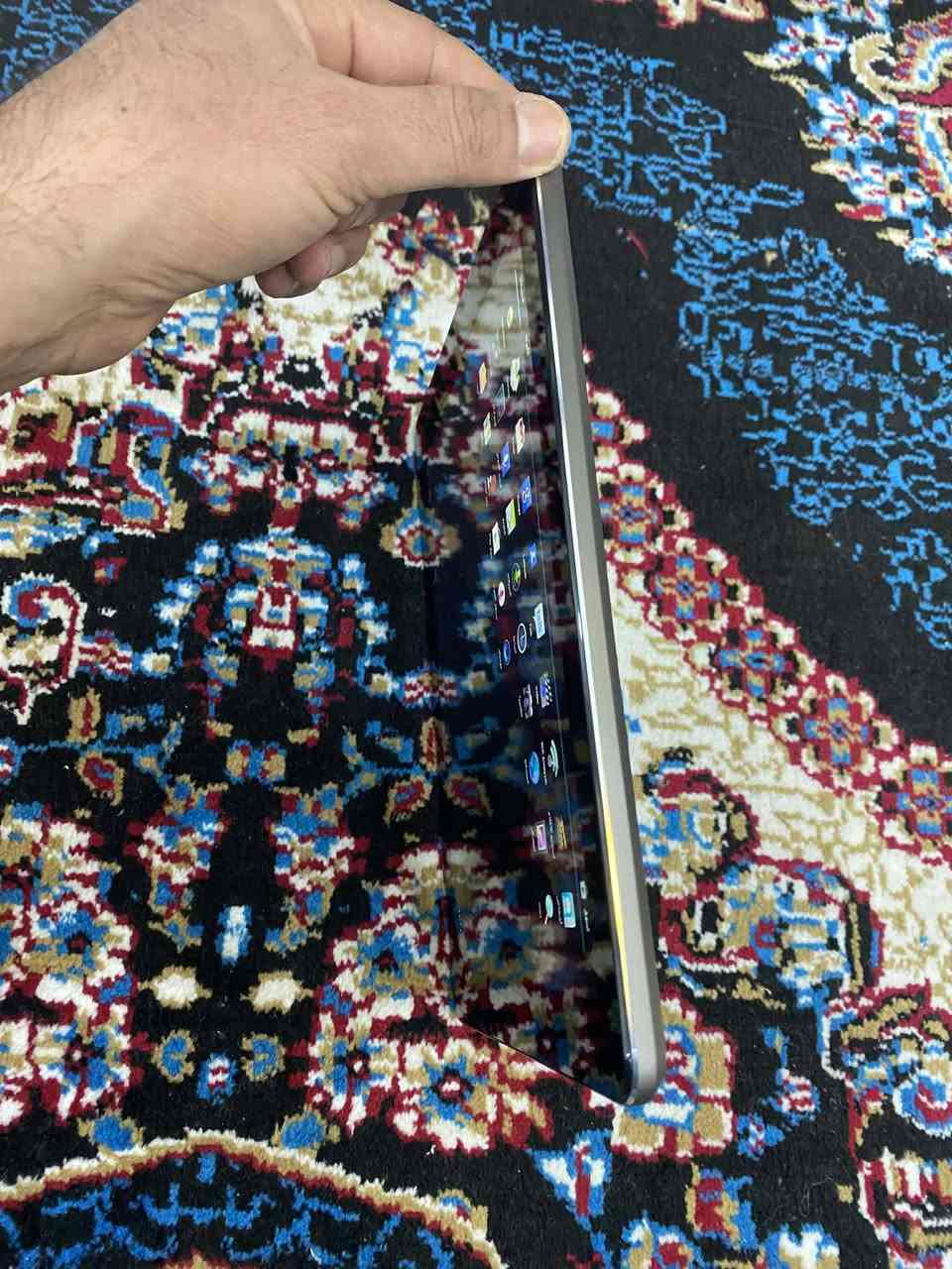 ايباد عدد اثنين واحد ايفون بي مشكله بسيطه 
والثاني ايباد جديد ويا كارتونه مال امازون 
السعر 60 الف مكاني بعقوبه الرحمه 
***********
