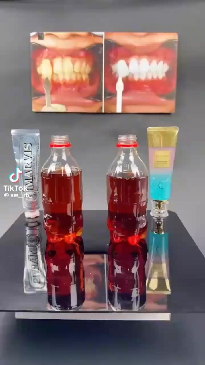 معجون الأسنان  الأصلي UTOGRU
بتأثير التبييض بالنياسيناميد ✨

💙 تركيبة جل ثنائية اللون
✨ تبييض + انتعاش + عناية متكاملة
💫 شكل فاخر ونتيجة واضحة من أول استعمال
 يهدف إلى إزالة البقع بشكل فعال وتعزيز النفس المنعش وتوفير عناية لطيفة للأسنان واللثة، وتبييض الأسنان دون التسبب في حساسية. ✨

تشمل فوائده الرئيسية: 
تبييض الأسنان من خلال إزالة بقع القهوة والشاي، الحفاظ على نفس منعش طوال اليوم بمكونات النعناع الطبيعية، العناية باللثة وتقويتها، وتوفير تركيبة لطيفة ومناسبة للأسنان الحساسة بفضل مكونات مثل الزيليتول والنياسيناميد😍😍
المنشأ أمريكي الأصلي 🇺🇸


**إذا كنت صاحب هذا الإعلان وتريد حذفه لأي سبب، رجاءا أرسل رسالة إلى الدعم الفني**