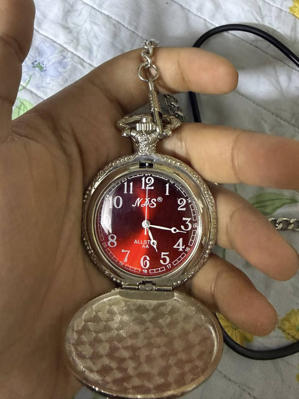 ساعة جيب قديمة نصب وليس باتري شغالة مداخلة تصليح السعر 35الي تفيدة اهلا وسهلا


**إذا كنت صاحب هذا الإعلان وتريد حذفه لأي سبب، رجاءا أرسل رسالة إلى الدعم الفني**