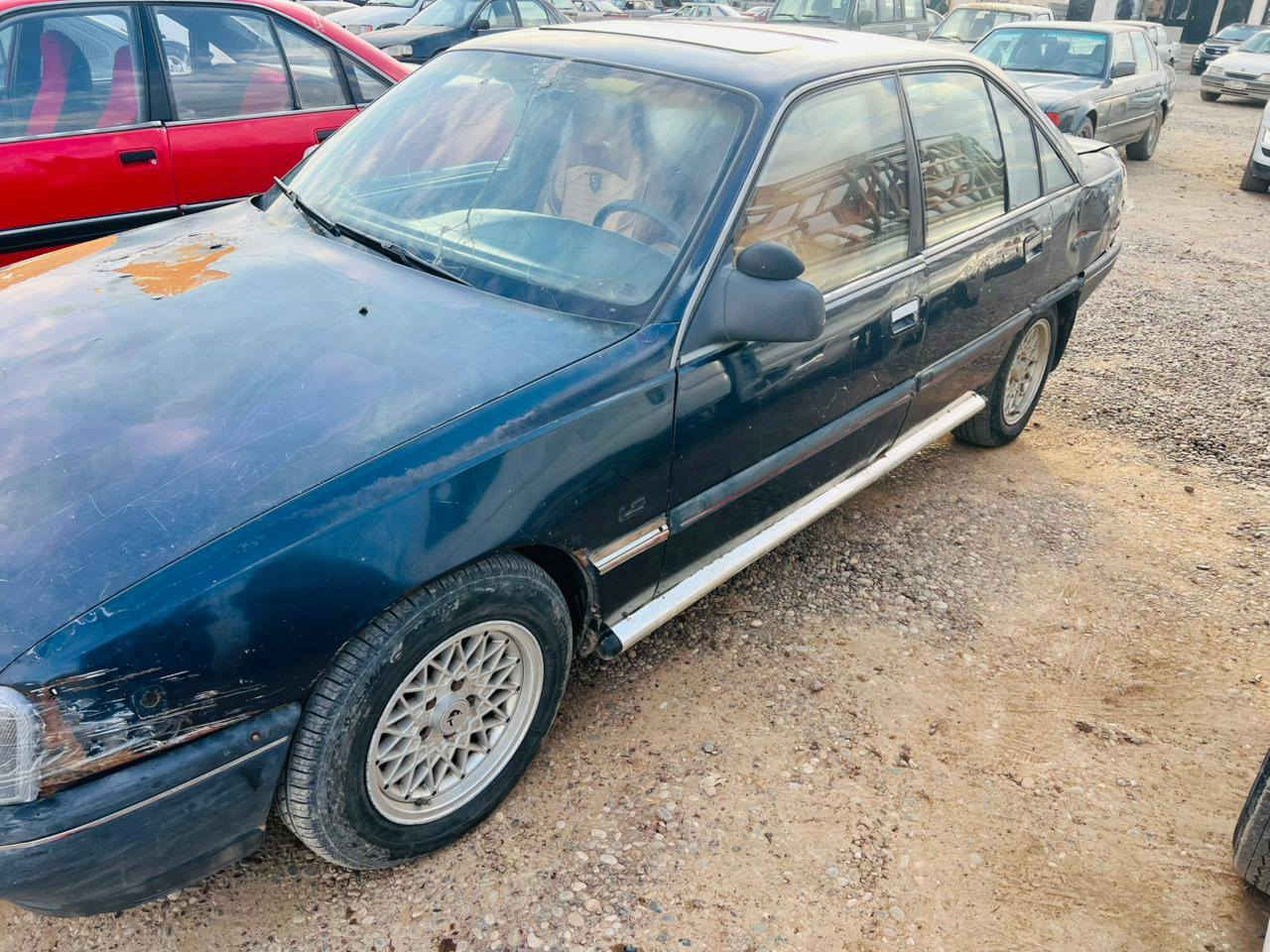 السلام عليكم ورحمة الله وبركاته 
اوبل اوميكا موديل 1990 رقم صلاح الدين فحص 
شرط الوكالة والتحويل + كابون بانزين 
كير ومحرك شرط جديد 
طخم تايرات وحدادية جديد 
غرفتها نظيفة جداً 
السعر 17$ وبيها مجال بسيط 
ترهم مراوس انطي فرق اخذ فرق 
وترهم بمقدمة زينه وبالشهر وشرط الكفيل 
للاستفسار ***********
