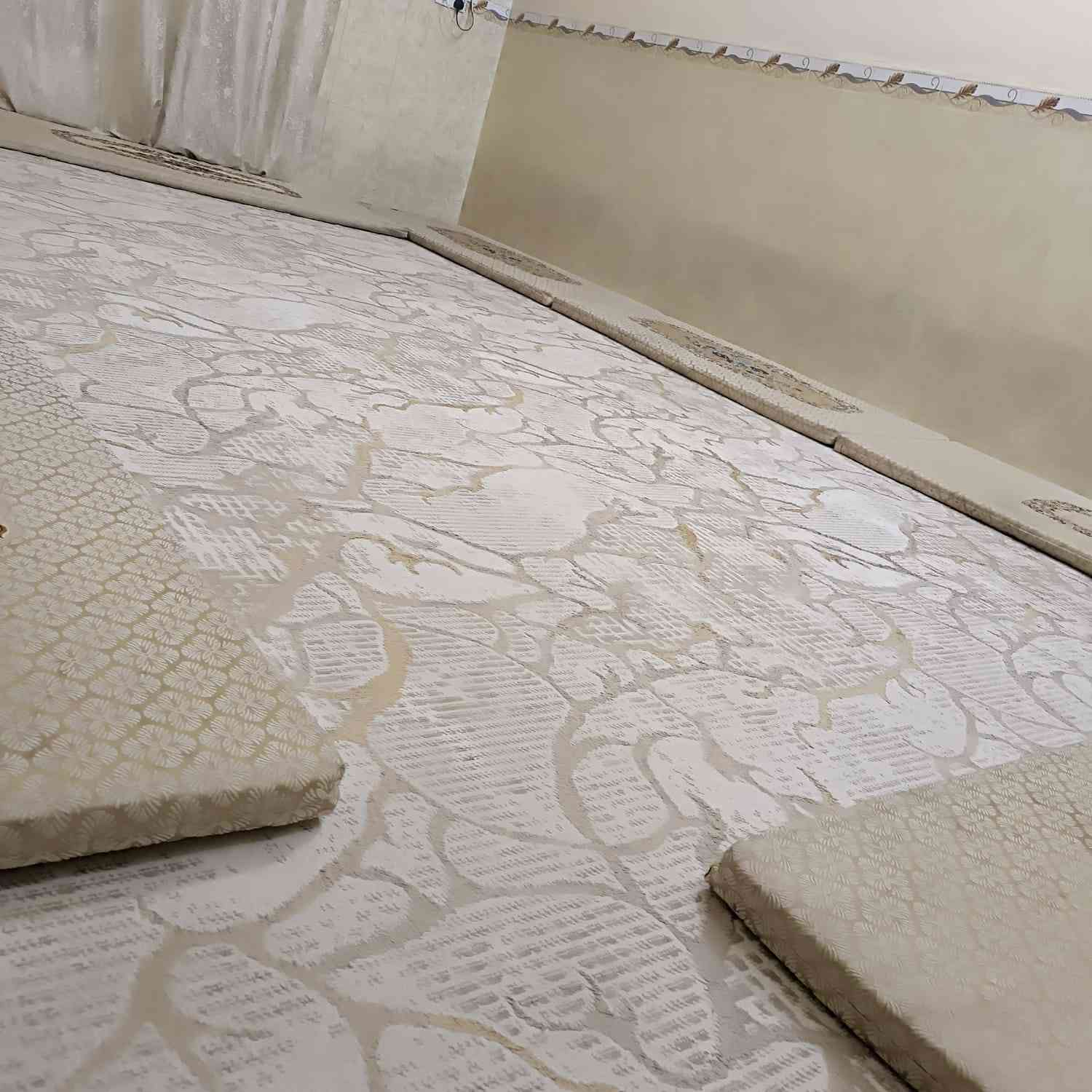 للبيع ديوان مستعمل الطول 12متر السعر 150 الف العنوان كربلاء. الجاير حي النواب،قرب اسواق برتقاله ***********،،           ،،***********
