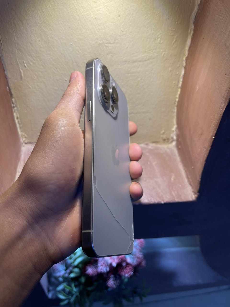 السلام عليكم ورحمه الله
ايفون 15 برو ماكس موصفاته 
ذ256 بطاريه 90 بلاد  لا معاليه ولا شي وين معجبك تفحص فيس إيدي شغال شاصي زلغ مابي غراضه جهاز شرق اوسط ماستر كرتونته الاصليه ويا فقط مبدل شاشه اصليه 3 خيارات وضهر مفطور 
سعر 775 وبي مجال 
رقمي ***********  مكاني دوانيه مركز 
تحياتي لجميع
