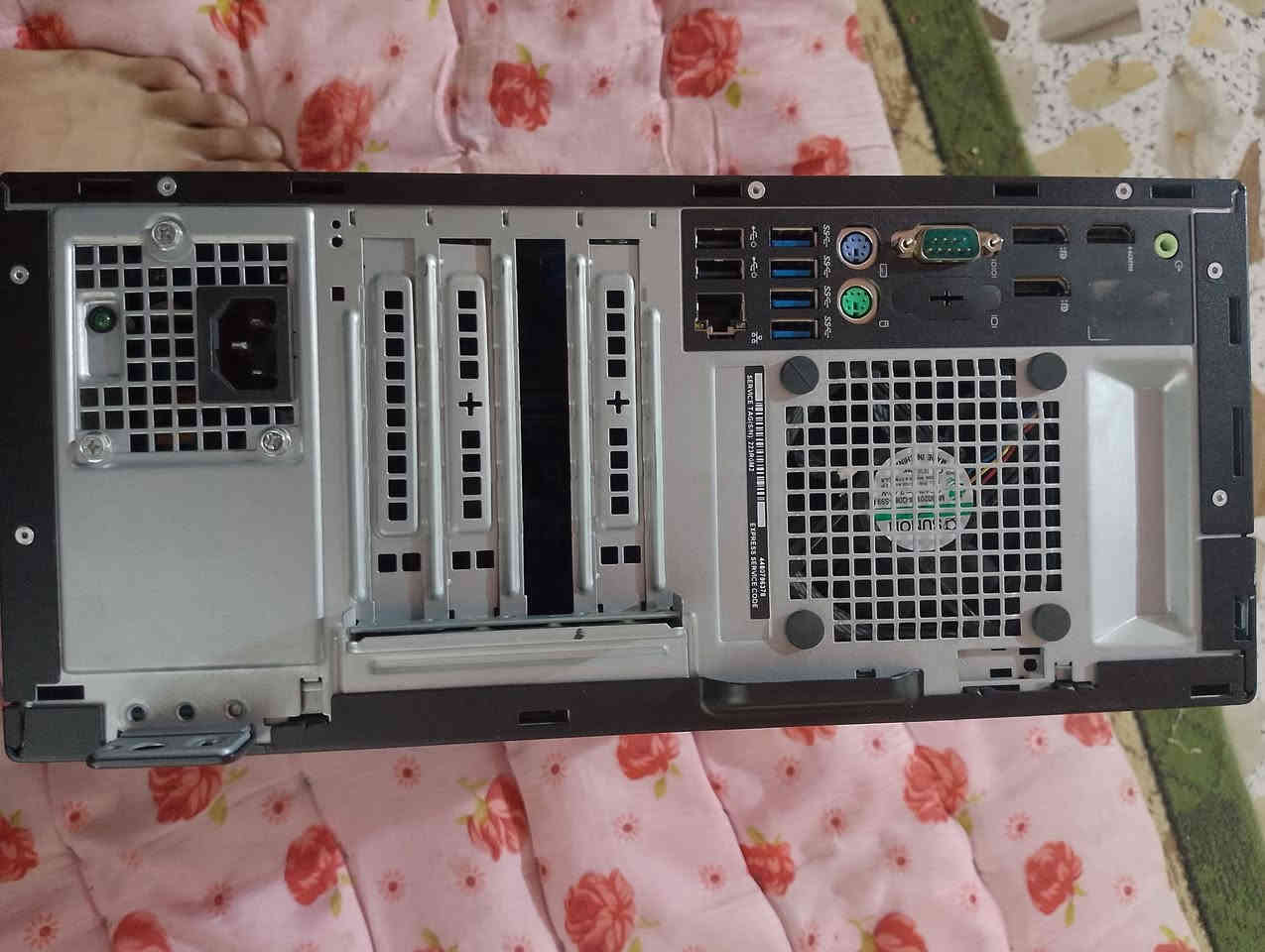 ‏ 💻 كمبيوتر مكتبي DELL OptiPlex 505 | أداء متميز | مثالي للعمل والدراسة 🚀
‏جهاز كمبيوتر مكتبي DELL OptiPlex 5050 بحالة ممتازة 🔥 من أحدث الموديلات وأعلى أداءً!
‏📋 المواصفات التقنية:
‏```
‏• 🖥️  الجهاز: DELL OptiPlex 5050
‏• 🔥 المعالج: Intel Core i5-7500 .3.40GHZ
‏• 💾 الذاكرة: 8 GB RAM
‏• 💽 التخزين: 256 GB SSD 
‏• ⚡ مزود الطاقة: 280 Watt
‏• 🎨 الرسومات: Intel HD Graphics 630
‏```
‏✅ المميزات:
‏· ⚡ سرعة فائقة في الأداء بفضل تقنية SSD
‏· 🛡️ علامة تجارية موثوقة (Dell)
‏· 📊 مثالي للمكاتب والمحلات التجارية
‏· 🏠 مناسب للاستخدام المنزلي والدراسة
‏· 🎯 حالة الجهاز: نظيف جداً - كالجديد ✨
‏💡 ملاحظات مهمة:
‏· الجهاز لا يحتوي على كارت شاشة منفصل
‏· مناسب للأعمال المكتبية والتطبيقات الأساسية
‏· غير مصمم للألعاب المتقدمة  
‏العنوان🚨: بابل•النيل. 
‏💰 السعر: [300] قابل لتفاوض 
‏(قابل للتفاوول ضمن المعقول🤝)
‏
‏📞 للتواصل:***********
