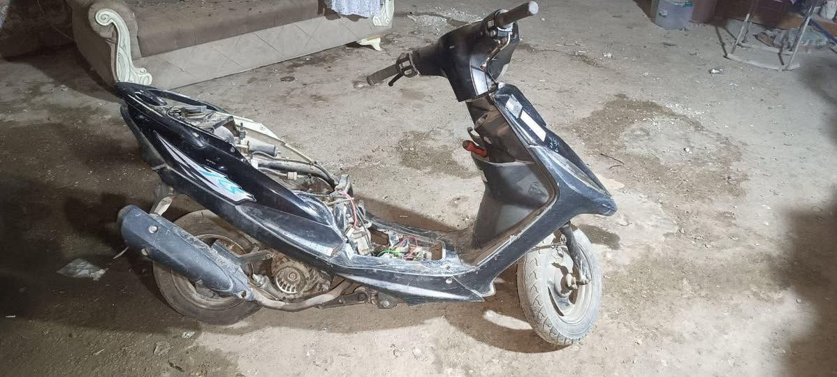 السلام عليكم 
دراجة ماكس عدله للبيع ابيع كوم حديد 
جانت تشتغل وطفت فجأة واذا تشغل ما تمشي ما اعرف شبيها 
مكاني حي طارق رقمي ***********
السعر خاص  كوم حديد
