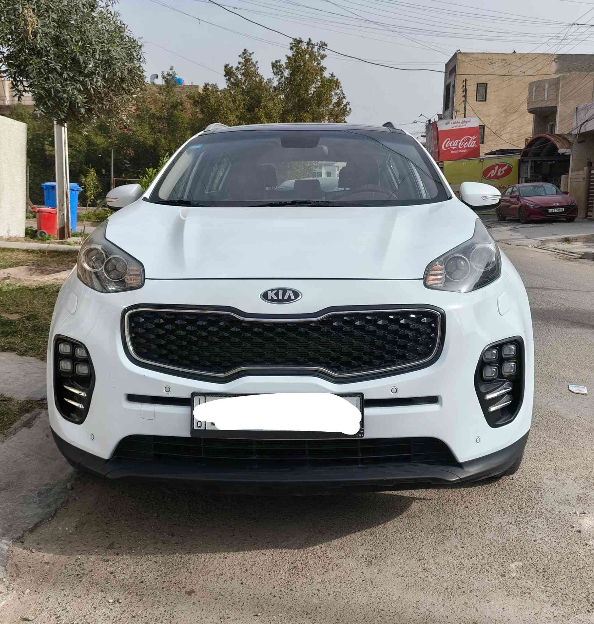 السلام عليكم 
كيا سبورتج خليجي موديل ٢٠١٧
المواصفات 
محرك ٢٠٠٠ 
بانوراما
اشاير بالمري والمري تنطوي
الكشنات جلد ومغلفه بالجلد والكاعيات مدوشمه جلد
لد أمامي نهاري وبلوجكتر
حساسات اماميه وخلفيه
ثلاث أنظمة قياده عادي وسبورت وايكو
ماشيه ٧٣ وبيها شبر بارد بالباب الامامي عكس السايق
رقمها الجديد والسنويه مالتها تسقط با ٢٠٣١
ومكانها في بغداد  حي البنوك متواجد على الانترنت بعد الساعة السادسه ليلا لكثرة انشغالي أو الاتصال على هذا الرقم ***********
السعر ١٧٨ وبيها مجال قليل
