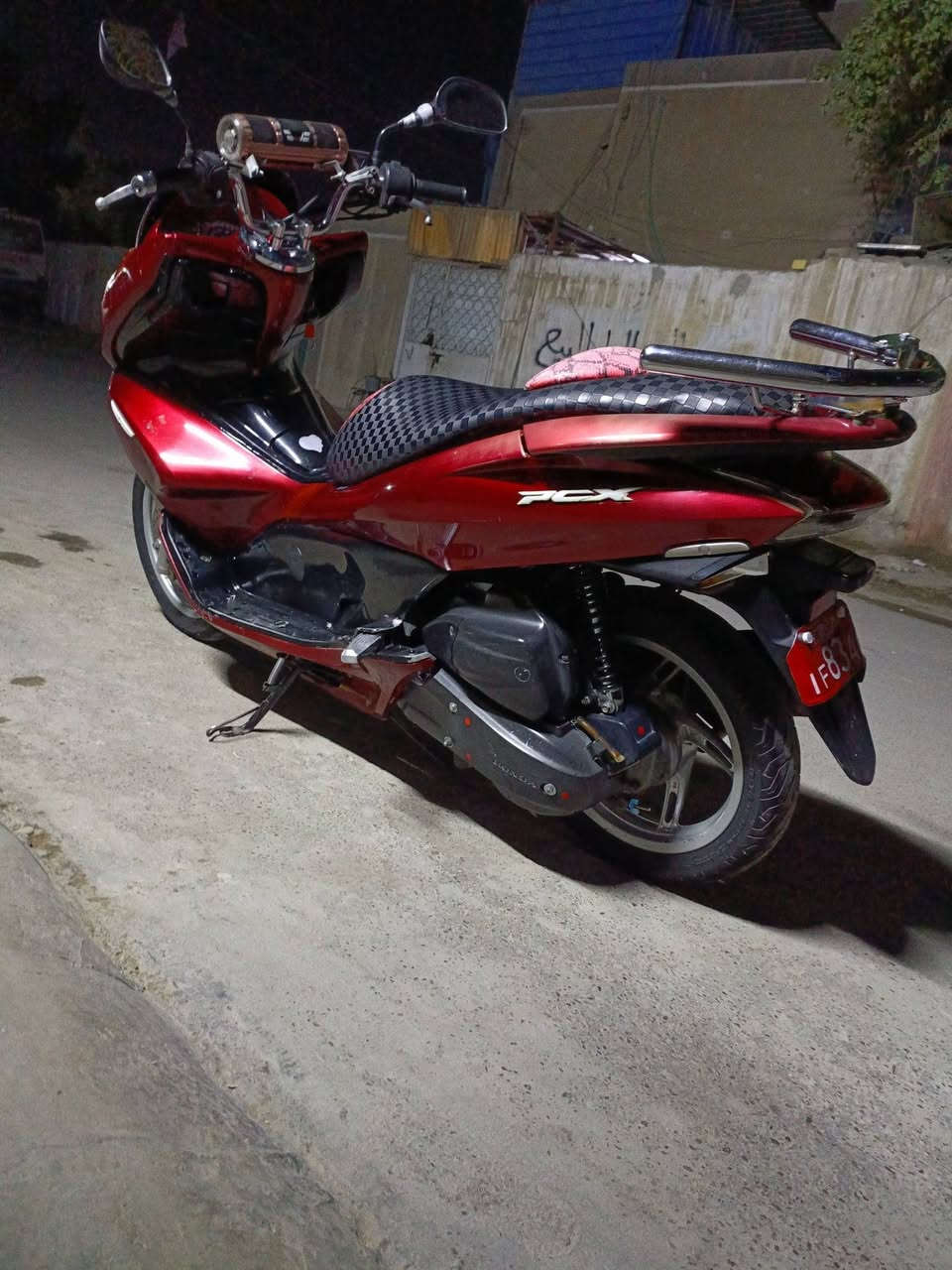 بي سي اكس جيل الاول 
دراجه جاهزه للاخير 
حساس ستان حساس ازدحام 
كهربائيات كله شغاله ادامه كامله دبلات 
جدد دهن جديد اصلي كلج رمبه 
مكاني مدينه الصدر 
اوراق كامله 
السعر 1300 بيه مجال 
وذا اكو مراوس بسكنس بشمعه 
***********
