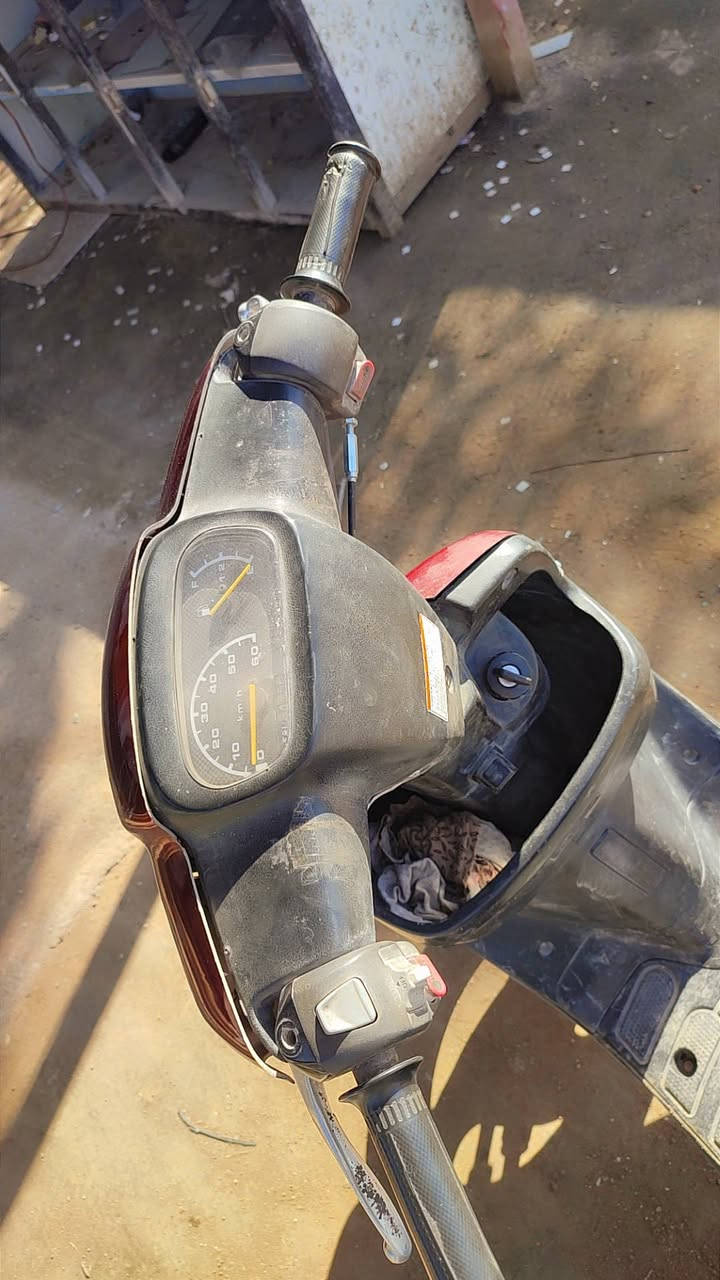 دراجة بطة نضيفه للبيع شغاله كهربائيات اشاير عداد سرعه لايت دشبول السعر ٢٧٥ وبيهه مجال الهاتف***********
