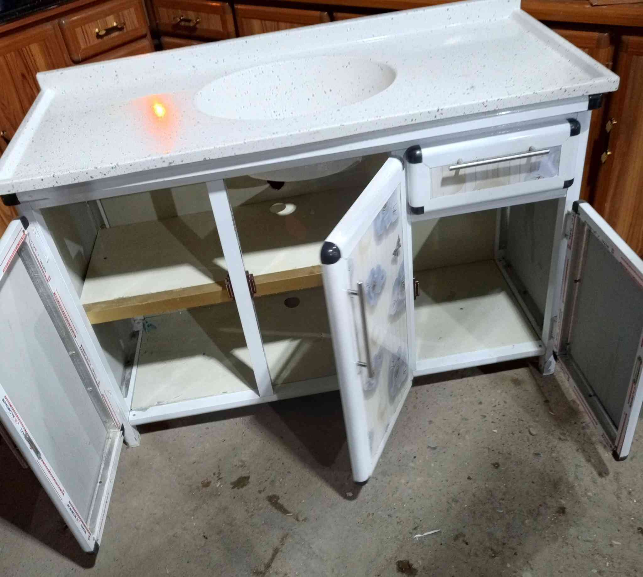 مستعد لشراء الكاونترات .التعبانه والنظيفه .
متاح .
سنك نظيف وشغل ثقيل قياس 130 سم السعر 100 الف قفل بدون معامله.وكاونتر 3 قطع شغل ثقيل السعر 400 الف قفل .الارضي مترين ونص والسنك متر و30 سم كرانيت جديد .والملحق قياس مترين .العنوان قادسيه 2 قرب جامع ذياب العراقي 
***********
***********
متوفر واتساب
