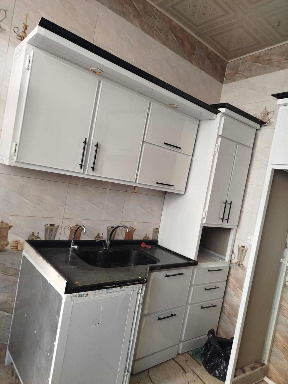 كاونتر للبيع نضيف جدا
8قطع نضافه 90%
***********
*********** كربلاء
