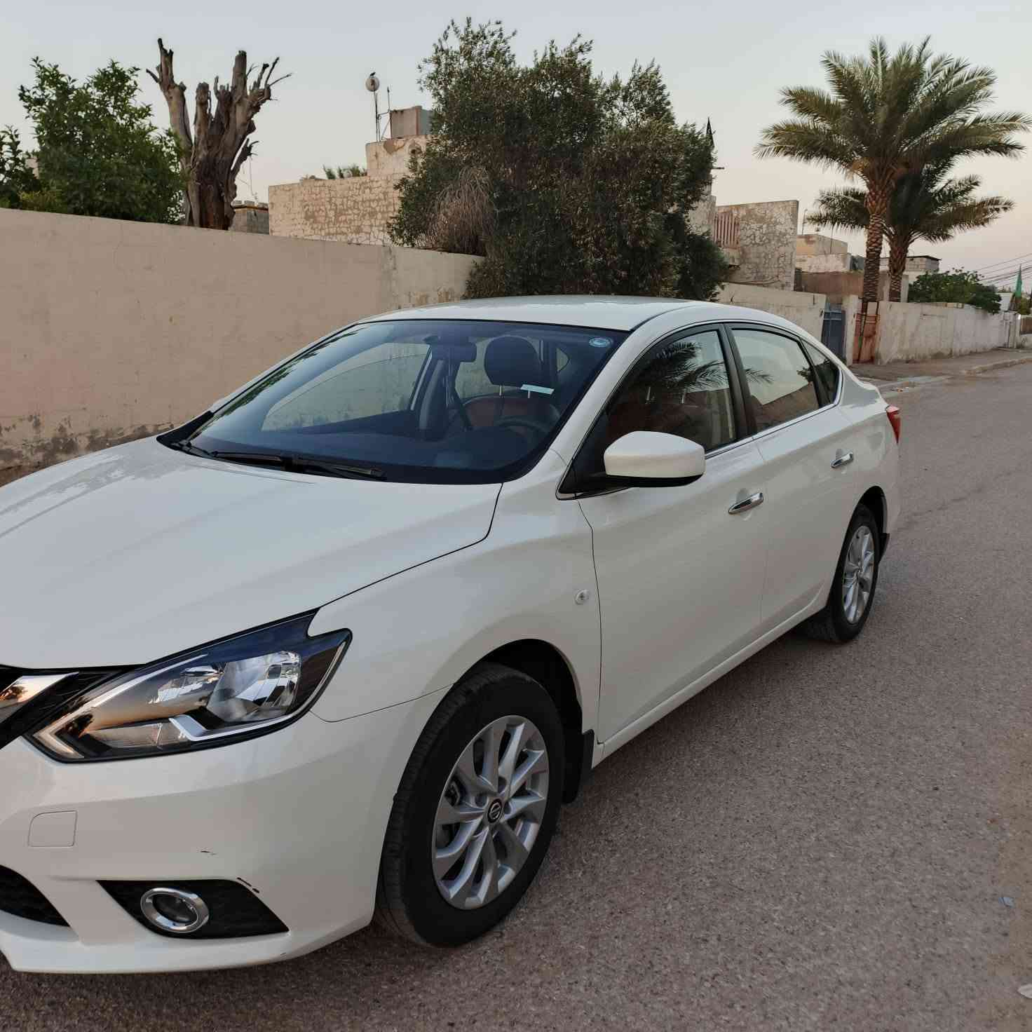 نيسان سنترة 2025  
اقتصادية ضمان 3سنين
 المواصفات المختصرة
 محرك اقتصادي 1.6 ناعم
  كير CVT سلاسةعالية 
سويج 
شاشة وسطية + كامرة خلفية
 نضام توفير الوقود
 وسائل امان كاملة (Airbags/EBD /ABS)
 ثبات . راحة . 
توفير بانزين بشكل ممتاز 
كشنات جلد لون احمر 
نضام ECO
مانع انزلاق للثبات العالي 
سبايدر خلفي 
جام كهرباء عدد اربعة 
تبريد امامي وخلفي قطعتين 
مطعمة بلكروم 
تحكم ستيرن 

الرقم اربيل
العنوان بغداد 
 السعر 129 ورقة وبيهة مجال 

***********
