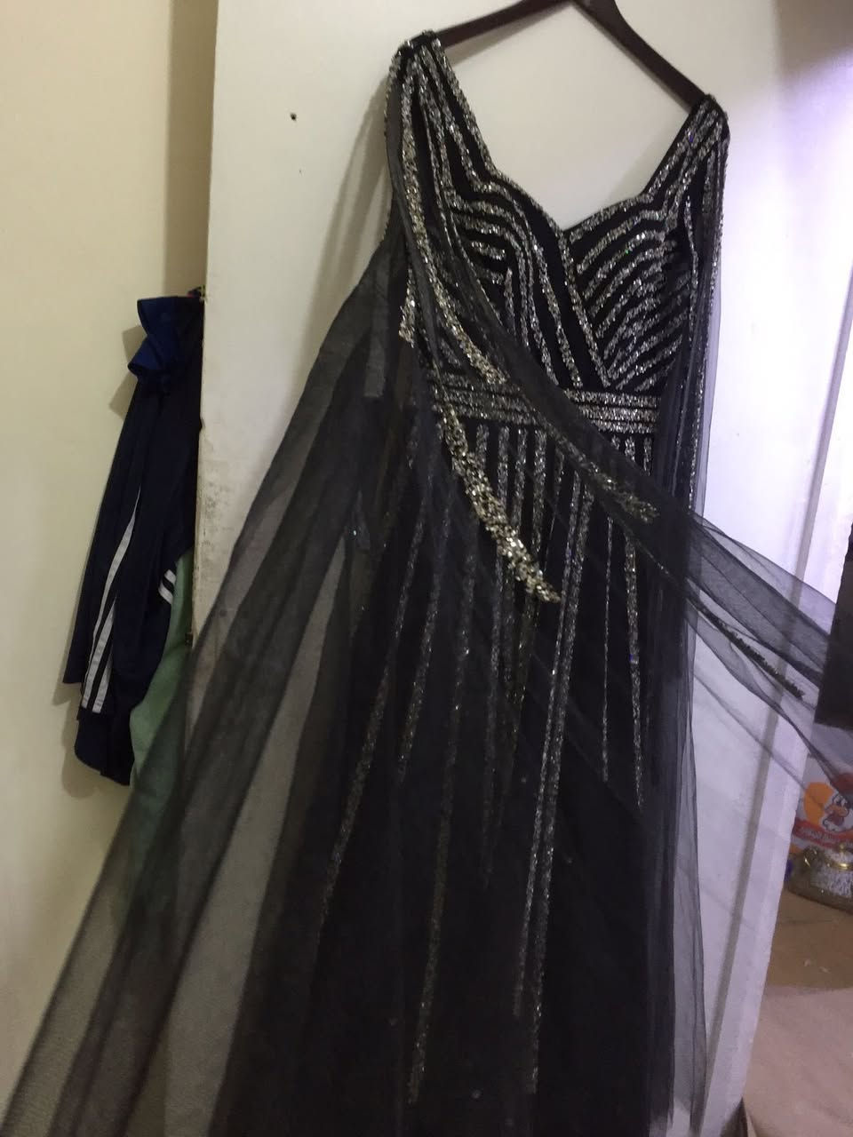 عدكم مناسبه قريبه
بنات هذه البدلات مالتي وكلها ماخذتها جديد يعني نظيفه والأسود لابسته مره وحده أخذته جديد موديل هسه 
الأسعار ابيعها بنص السعر أو اقل


**إذا كنت صاحب هذا الإعلان وتريد حذفه لأي سبب، رجاءا أرسل رسالة إلى الدعم الفني**