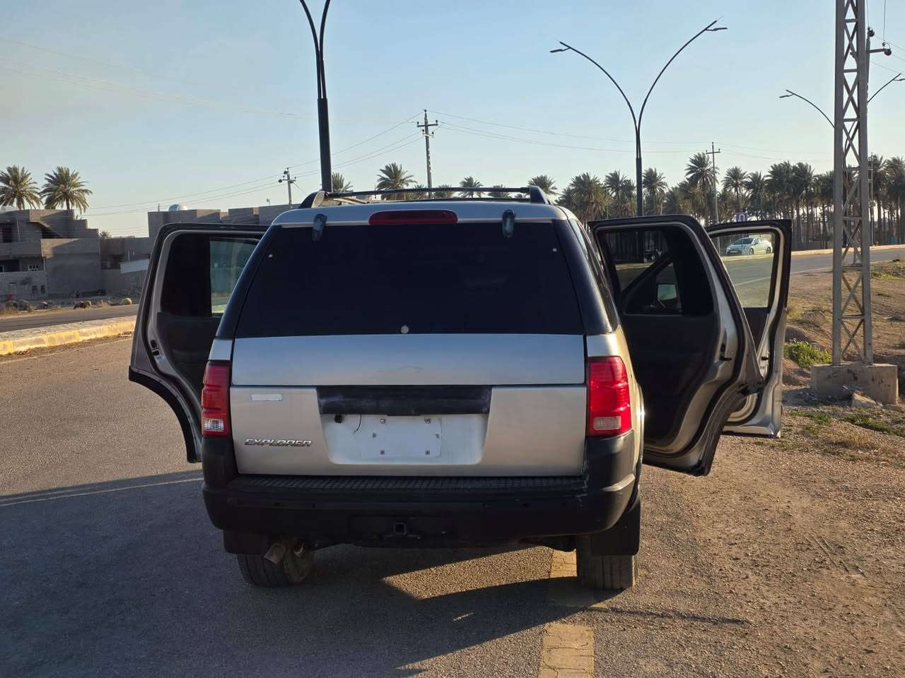 اكسبلور 2005 مزاد داخليه كتابها واصل المرور اسويلك وكاله وانت ترقم السياره شغاله كامله من كلشي مكان السياره الانبار السعر ٧٥ بيها مجال /***********/
