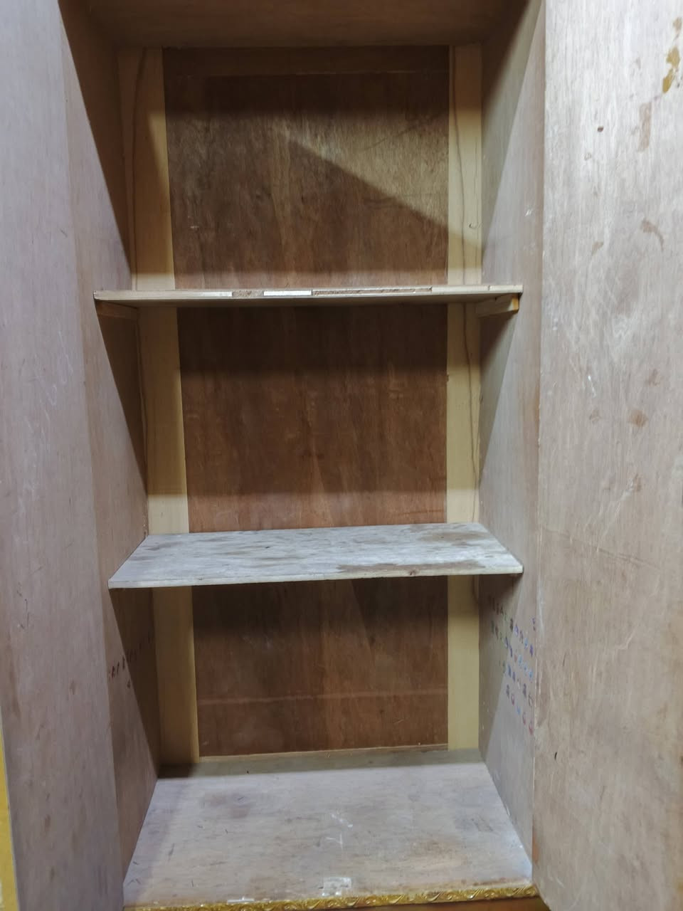 غرفة نوم مستخدمه صاج  مستخدمه كامله  مبيها نقص العنوان بغداد موبايل ***********لدينا خدمة توصيل بكروه بكروه
