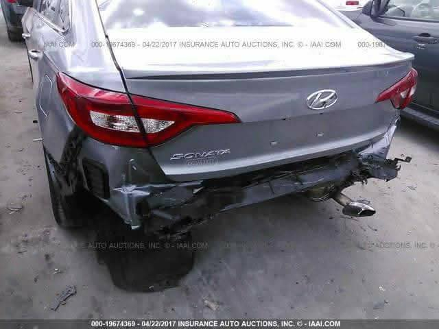 سوناتا 2017
وارد امريكي
حادث امريكا فقط جنطة
سيارة بدون ايرباك 
صبغ بابين اثر شخوط 
مكانه  بابل حلة شارع ٤٠
السعر 120 
للاستفسار ***********
