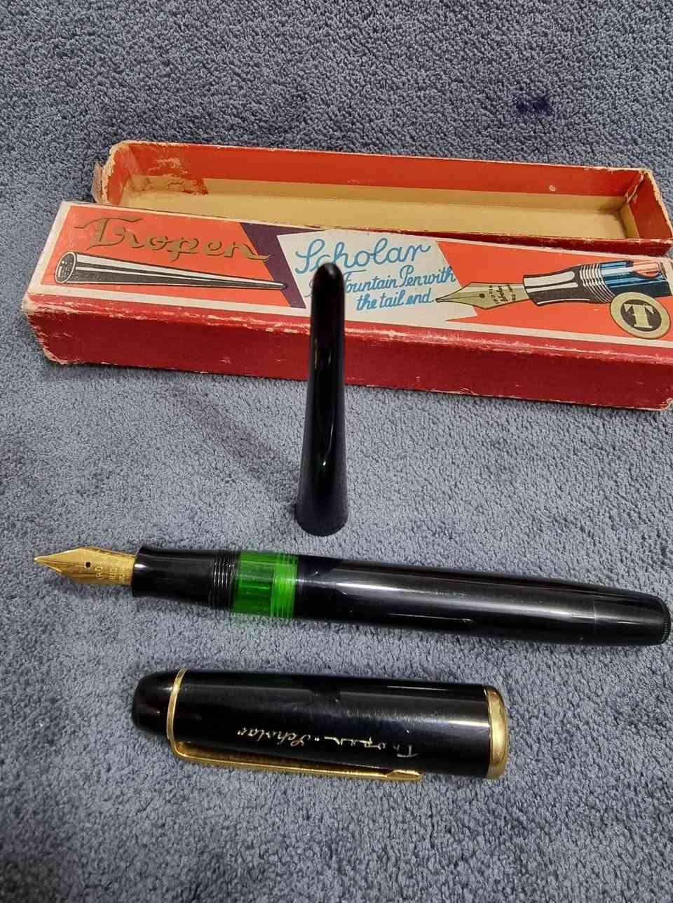 تحية طيبة ،،،
#قلم_حبر_تروبن TROPEN  
الصنع : ألماني #اصلي  ، MADE IN GERMANY  ، 
#جديد غير مستخدم  ، إنتاج #قديم  ، بالعلبة #الأصلية  ، 
قلم حبر  / سلاية طلاء #ثابت  + قطعة بلاستك لون اسود  لتحويل القلم الى مكتبي ( Desk pen )  ، 
السعر : 85 الف  ، 
*يوجد توصيل  .


**إذا كنت صاحب هذا الإعلان وتريد حذفه لأي سبب، رجاءا أرسل رسالة إلى الدعم الفني**