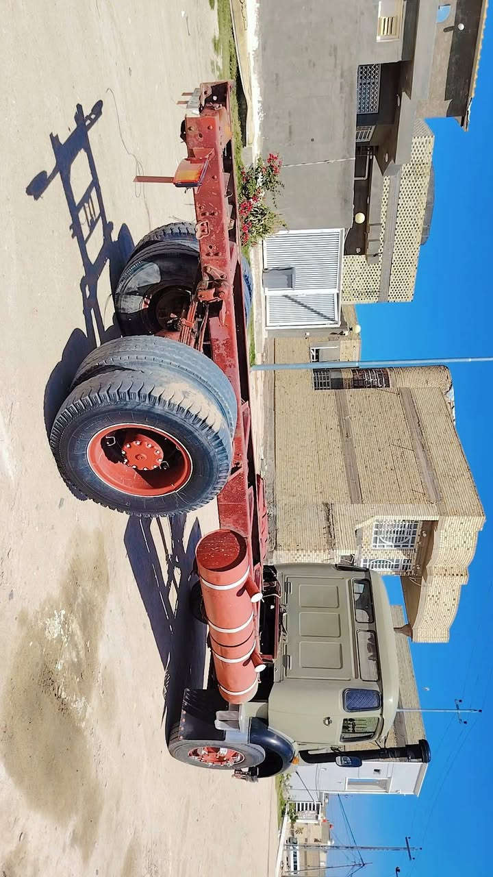 للبيع قجمه تك بلادي اصل 80 سياره جاهز قماره مصبوغ جماليه شاصي خام جديد مكينه ستندر ساندر كير عادي
سياره بسمي
***********
***********
