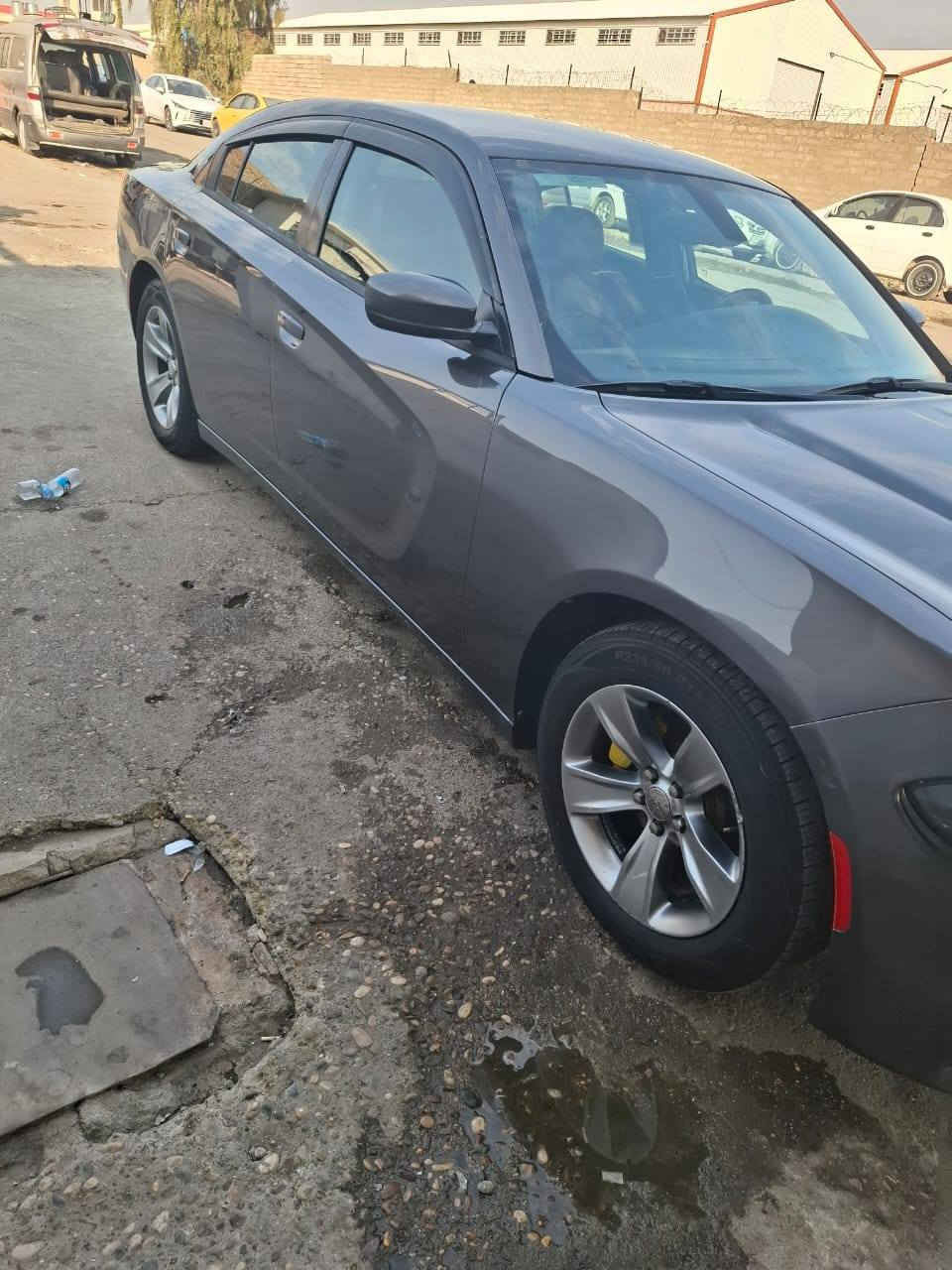 السلام عليكم 
اخوان جارجر ٢٠١٥رقم بغداد دولي السيارة كلين صار بيها بارد جوة قبق البانزين سيارة جاهزة من كير محرك اكسل كلة شرط
شاشه كبيرة 
داخل جلد احمر 
عداد ٢٦٠
سعر ١٨٥وبيها مجال كلش بسيط
للإستفسار ***********
