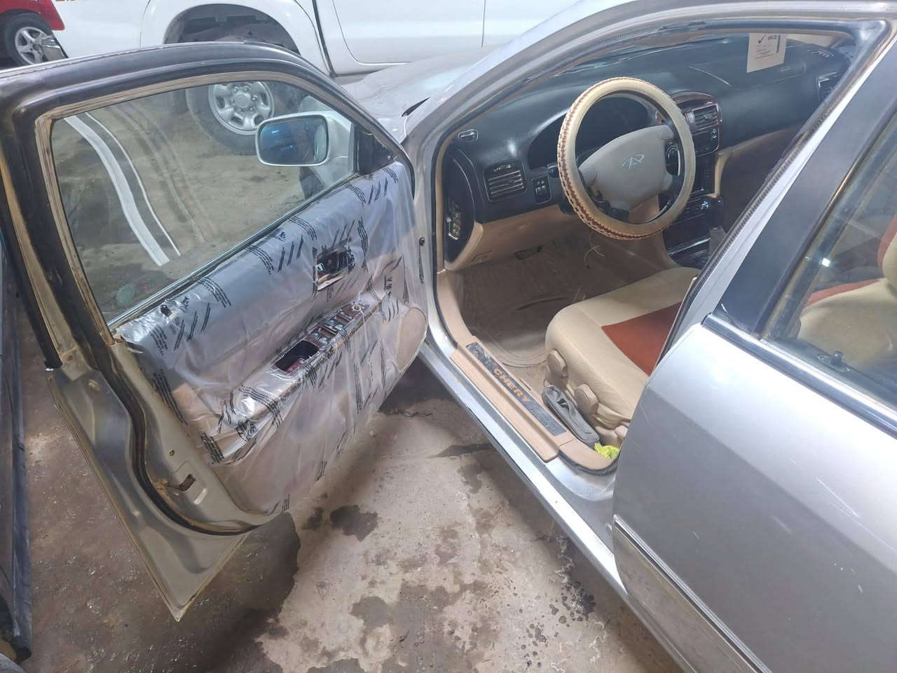 سلام عليكم عندي شيري استر سياره بدون صبغ تبريد شغال تفه كشنات  مكينه بالدي كير ميكانيك واتماتيك كيره السياره فول موصفات مديل السياره 2011  رقي بي واساب***********
