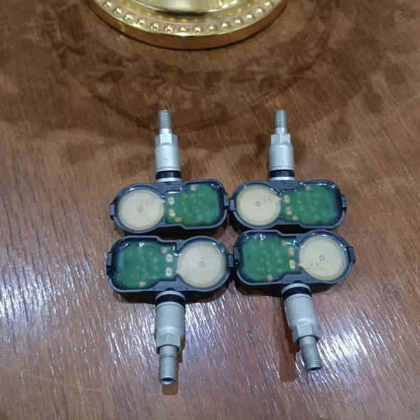 السلام عليكم حساسات مال تايرات تخم كامل اصلي تفصيخ يرهم كيا فورتي او النتره مال موديل حديث  السعر ٧٥ وبيهن مجال مكاني بغداد 
***********
