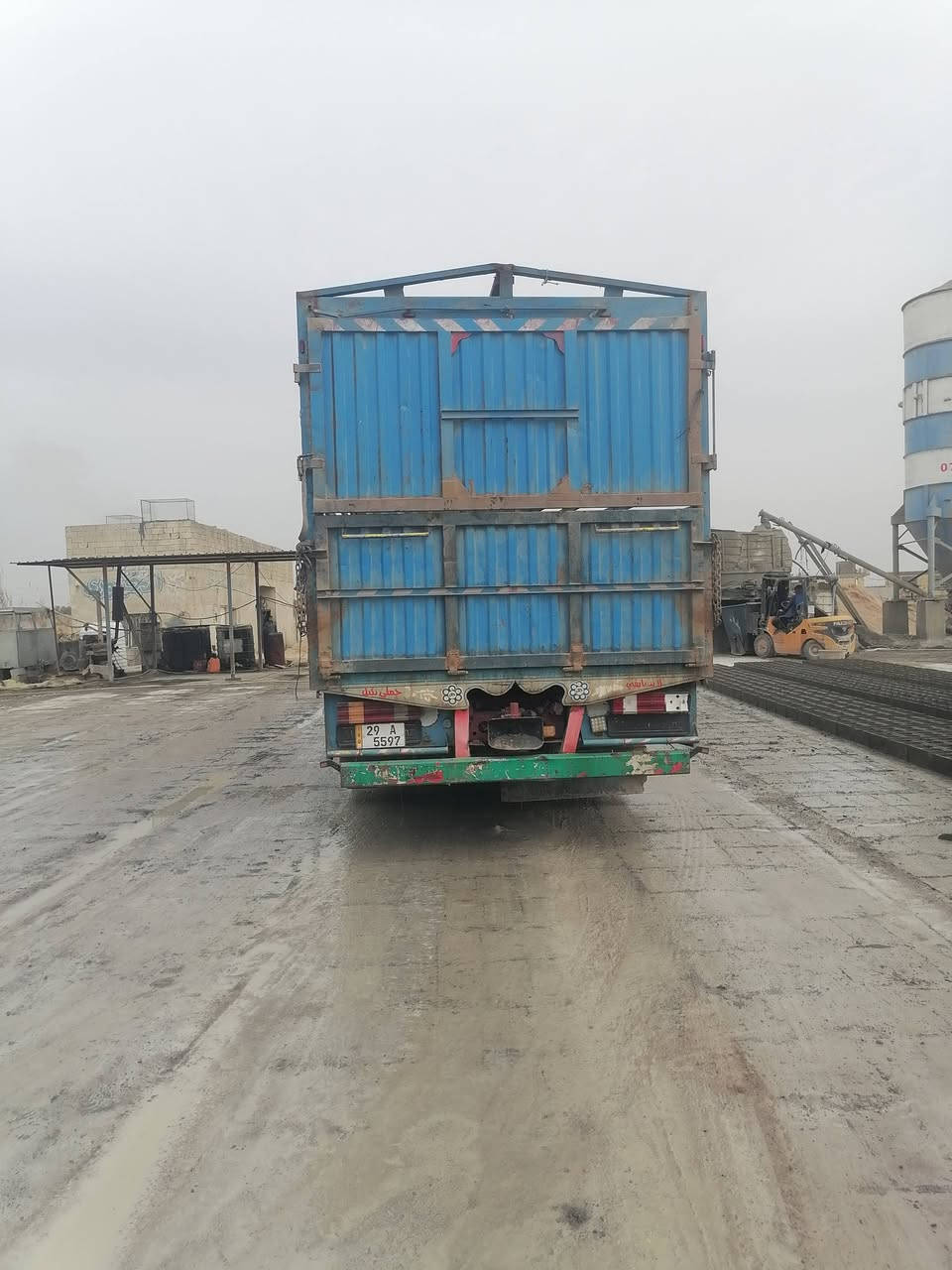 سلام عليكم للبيع بدي حمداني بدي نضيف مكاني ديوانيه ***********
