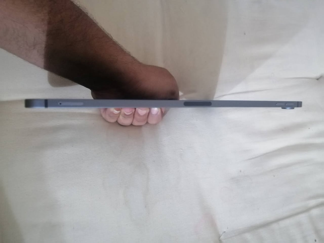 السلام عليكم ايباد برو ٢٠١٨ باله للبيع ذاكره ٢٥٦
الايباد سعره ٤٢٥
الشاحنه مال ١٦ برو ماكس سعرها ٣٥
السماعات أخذتهن ٤٥ الف بيهن مجال
***********
