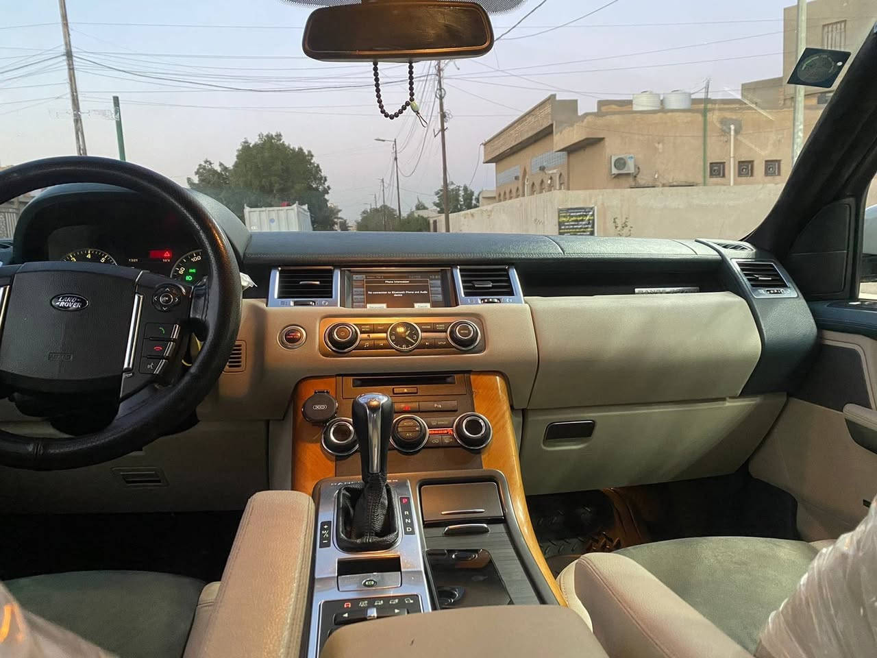 رانج اسبورت موديل ١٢ خليجيه كفاله بس دعاميه صبغ جديده مكينه ٨عاديه موسوبر مكينه كير حداديه  تخم تاير تبريد كله جديد ماشيه ١٤٠ اربع بصمات جنطه كهرباء مرايات كهرباء فول منوضمه جوبلسات جديده اي نقص  مبيه اكلوب ممشتغل بيه اخت الزيرو اترايه غرفه جديده جاهزه رقم بغداد بسمي مكان بغداد بلديات السعر ١٤٥ فتحه فول السعر ١٤٥ الاتصال ***********
