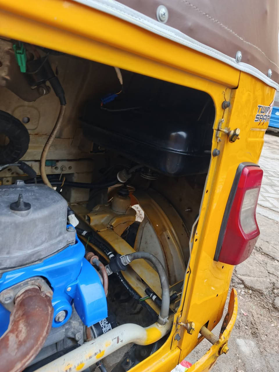 السلام عليكم متاح تكتك رقم سنويه رقم عربي تيك تيك خير من الله  بس ابييع كوم حديد مكان بغداد مدينه الصدر قطاع 72  سعر سبع ملايين ونص رقم الهاتف***********
