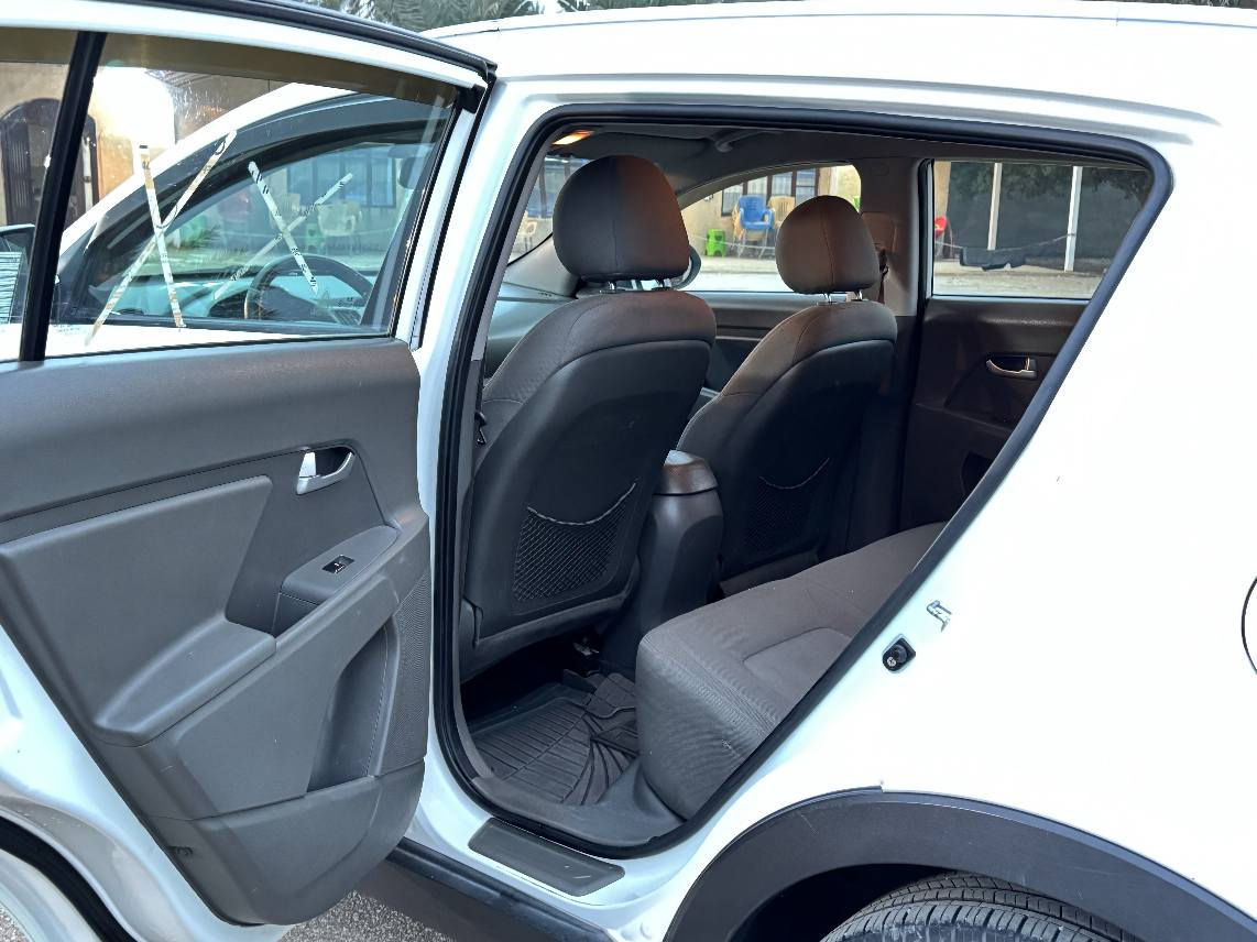 السلام عليكم

كيا سبورتج 2012
اربيل بأسم شخص وكاله وتحويل مكفوله من الصبغ والضربه مكينه وگير جدد تبريد تدفئة شغال تحكم صوبين كاميرا وحساسات 5 ويل كب تخم تاير 

السعر 135$

ترهم مراوس 

موبايل/ ***********
