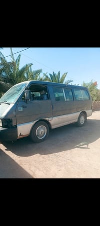 سياره بسته لبيع  رقم الهاتف،،  07861147276