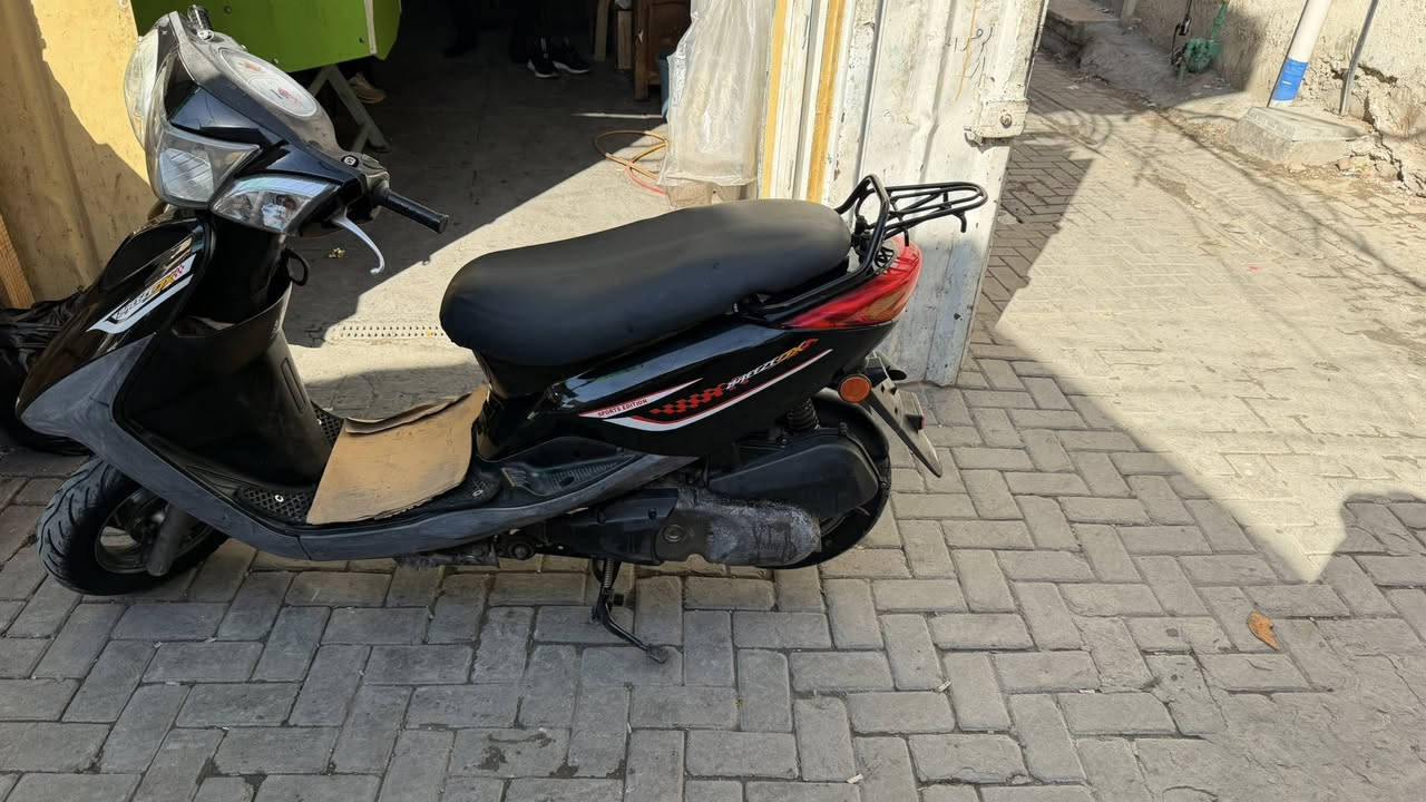 سلام عليكم متاح ببغاء دراجه لوك بلكارتون جديده كلش شخط واحد مابيهه دراجه كلشش كلشش جديده كفراتههه نضافتهه 100‎%‎  مكينه شرط خرسسه ونكره وحده تشتغل ابيعلك انضف من رمبه  بهواي 
سعرهه. مليون و100 بيهه مجال قليل كلشي اكو بل سوك مكاني بغداد الكفاح ***********
