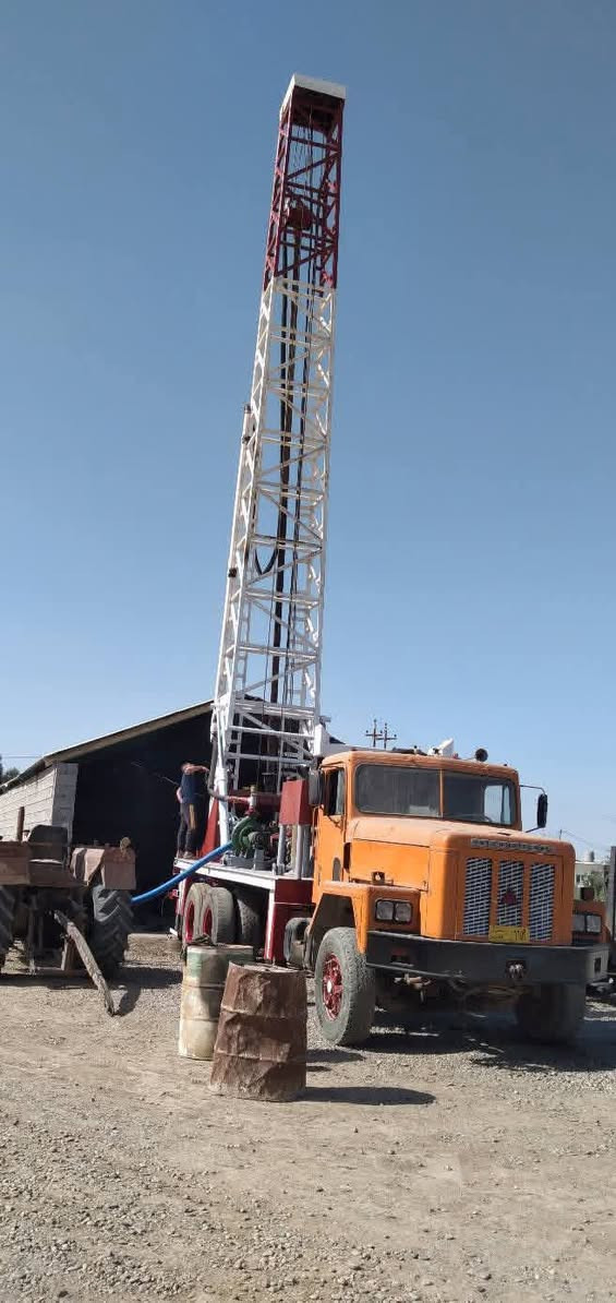 للبيع حفارة برينة إنتاج 2025 مع عربانة استاين حديد بليت وچنلات جديد جاهزة للعمل برج 16 متر كلي 11 متر 6 انج ستانة قطر 4.5 الطول 9.5 متر معاها 20 استانة 200 متر  وروس حفر 12 و14 انج كل أجزاء العمل فيها جديدة محرك جديد مامفتوح خنزيرة جديدة حبل صوندات راوتر ونج 30 طن اربع جگات تثبيت عالارض المكان صلاح الدين الإستفسار ،
***********
***********
