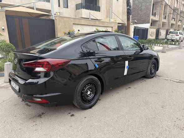 ***********
النترا 2020 فول مواصفات فتحة بصمة بصمة ابواب شاشة كامرة دوارة كشنات تدفئة رادار مثبت سرعة نضام توقف ذاتي ثلاث انضمة قيادة تحكمات ستيرن  حساس امامي خلفي اشاير بلمري مكينة 2000دوش حادثهة بنيد وخشم جاملغ بدون دواخل وبيهة نص قبق الجنطة صبغ كير ومكينة كفالة رقم سليمانية بأسمي هزة وسنوية جديدة السيارة جديدة وجاهزة مكاني بغداد 
السعر 127 وبيهة مجال غير متواجد ع الفيس 
***********
