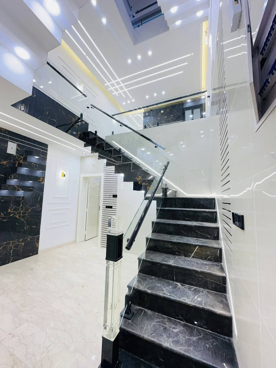 دار  للبيع  حي سلام خلف سايدين المستوصف مساحة 100 متر

#بيت_للبيع : #بالــنـجـف - حي السلام  على شارع 10 موقع مميز 

  (  🔴  تابع_التفاصيل_الكاملة  🔴  ) 
_________________:
دار سكن -  #حديث

مساحة دار 100 متر vip

طابقين --
🔘
__________________:
الموقع البيت : النجف- حي السلام
 

——-----:
( المجموعة #الغرف 🔸في  الدار3 غرف  نوم ) 

     #يتكون الطابق الأرضي_____

🔹غرفه  نوم
🔹 صالة
🔹 مطبخ 
 استقبال مفتوح على صاله 
🔹 مجاميع صحيات 
🔘 طارمة + صحيات 

———————----------------
#الطابق_الثاني_يحتوي _على : 
📌 غرف نوم عدد 2 غرف  نوم و مجميع صحيه 
 

➖➖➖➖➖➖➖➖➖

#للاستفسار أكثر يرجى الأتصال أو المراسلة🔰

أو زيارة-المكتب النجف الأشرف-حي السلام         
        سايدين سلام جامعة قرب حسين قفطان
مجاور الساحل للمرمر 

-***********_📲واتساب- اتصال ☎️

-
____________⤵️______________ :

مستعدون للتنفيذ البناء الدور حسب الطلب ❗
➖️ 
      لدينا_كادر هندسي متقن للبناء

 #بأحدث_التصاميم_العصرية_الحديثة

كل ما عليك الاتصال أو المراسلة على واتساب

تصميم - تنفيذ -اشراف - مقاولات - عامة 
. ___________:

احصل على عقار أحلامك معنا، نحن مكتب عقاري موثوق، ومتخصص في تلبية احتياجاتك السكنية والتجارية ❗

لمعرفة السعر علق ( تم)

***********

‭0781 153 0145‬

***********
مكتب الشارقة
