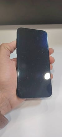 15 pro max دبل سيم كارت  بطاريه  ١٠٠ ذاكره ٢٥٦ الجهاز نضيف ومكفول  بس ...