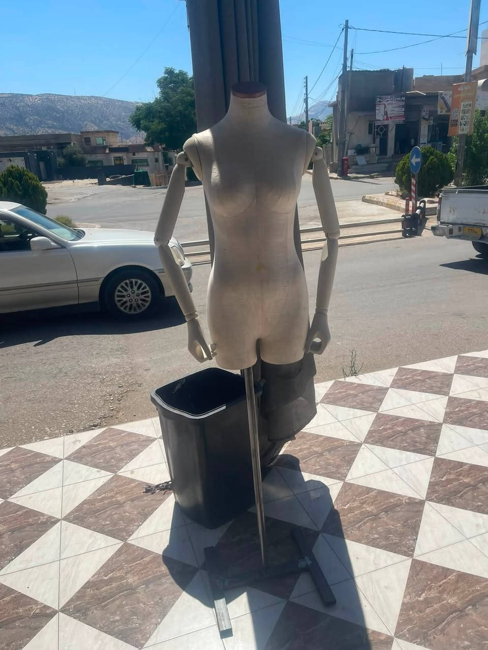 بوكى ده ستى دووى فايبه پلاس بوكى پياون وژنان ومندالانم هه يه زؤرتايبه توشازن تكايه ره سى ئه وبكه بنيره كاتى نامه ده نيرى شوينمان ده ربه نديخان كه ياندنم هه يه واتساب وفايبه ر ***********
