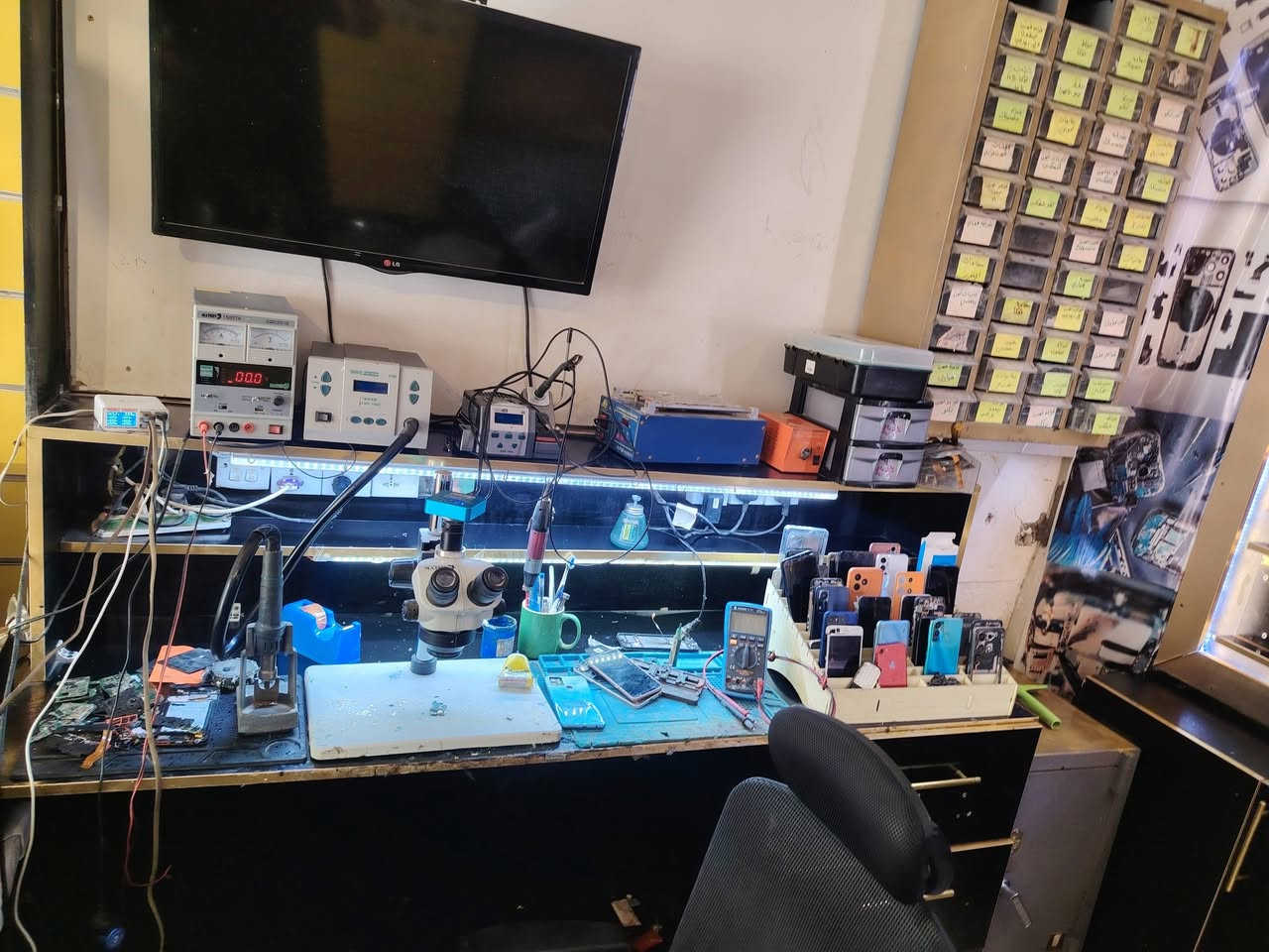 محل موبايلات صيانه هاتف  البيع كامل مكمل موقع شارع مصرف مقابيل مركز سوريين  لاستفسارواتساب ***********
