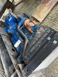 للبيع  مولد شاصي محرك 2300 (400KV) السعر 180 ورقة وبيها مجال المكينة ف...