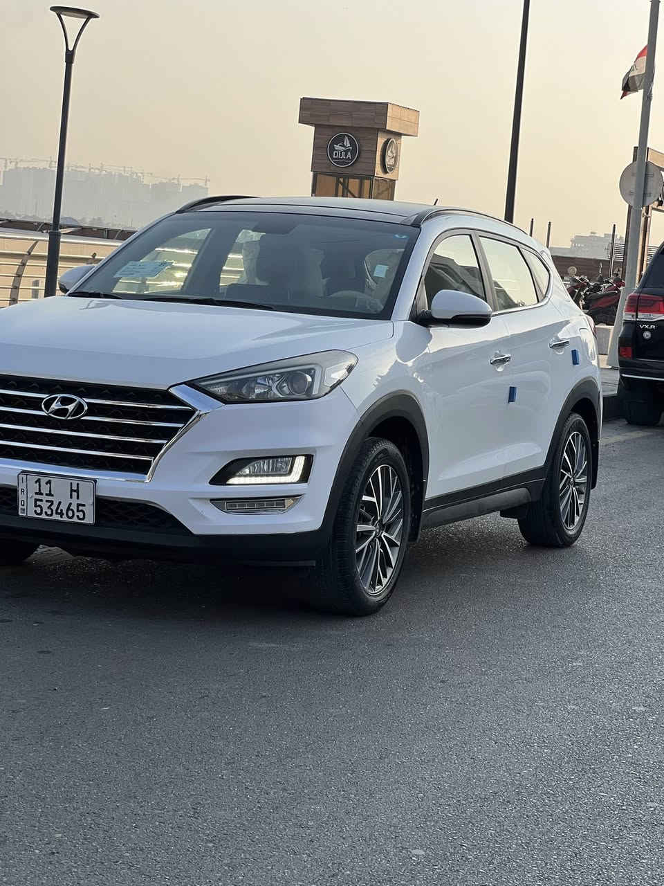 السلام عليكم ورحمة الله وبركاته 
هونداي توسان كوري اصلي موديل 2020 خليجي 
فول مواصفات واحد على واحد رقم بغداد انكليزي بأسمي بيها بارد قليل بالصندوق فقط الباقي مكفول مكاني بغداد سعرها 208 وبيها مجال قليل رقم الهاتف ***********
