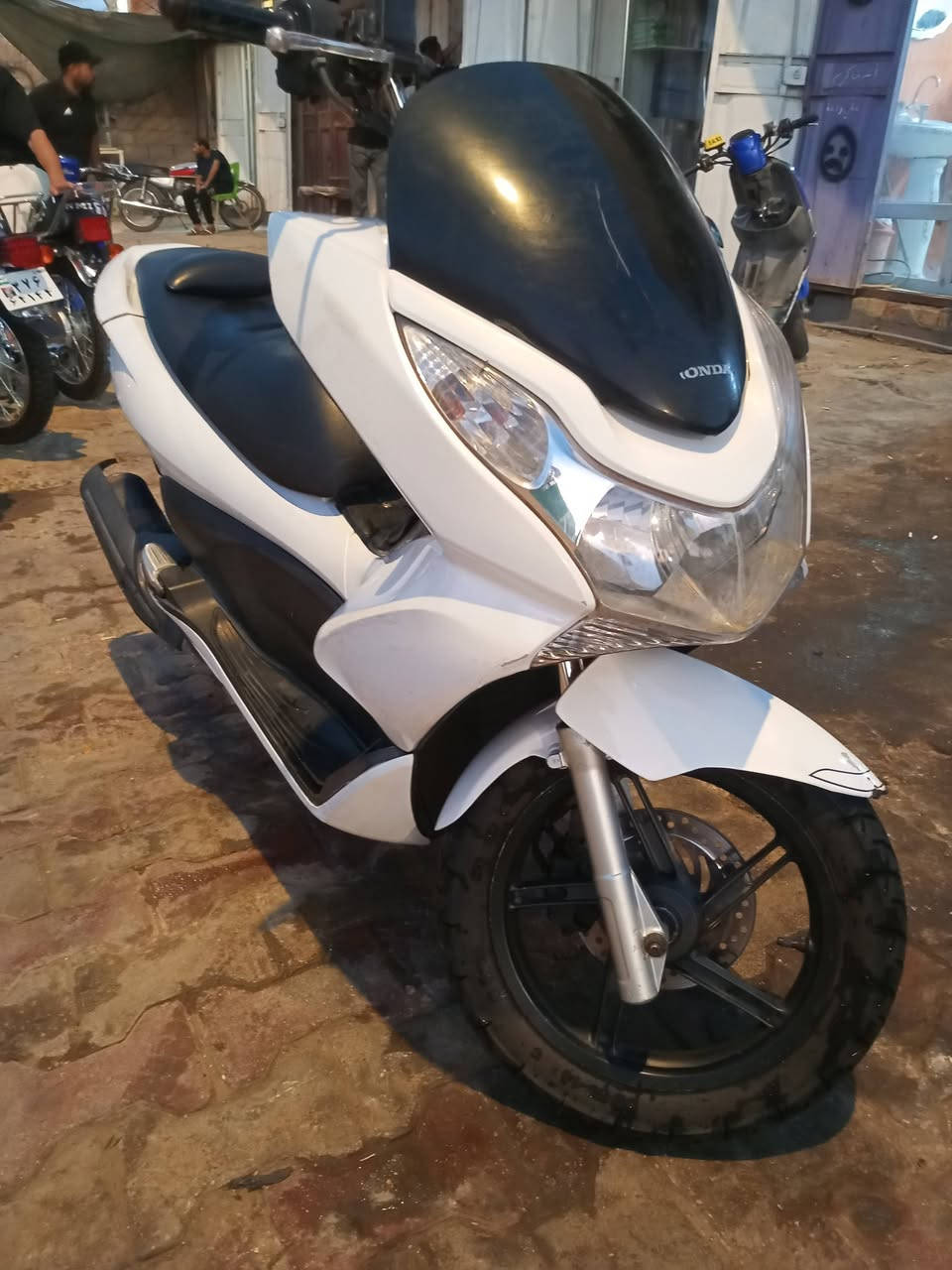 السلام عليكم
PCX

/جيل اول موديل 2016محرك 125

ياباني JF حساس ازدحام ستانه حساس 

زوج تايرات جدد بنزات ودسكات جدد

كهربائيات كله شغاله مكينه اذا مفتوح بيه برغي تاخذها بلاش كفرها بلادي 

السعر واحد و350 وبيه مجال 

مكاني مسيب سدة الهنديه 

***********
