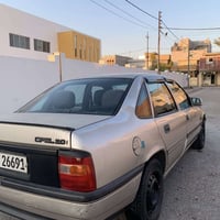 اوبل فيكترا • ١٩٩٠ • اوتوماتيك